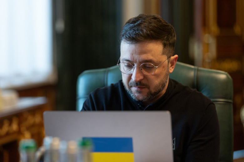 «Смерти подобно»: раскрыт план Зеленского по затягиванию кризиса на Украине