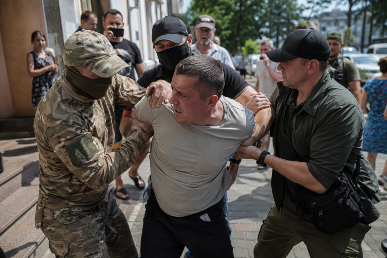 «Премия за людей»: стало известно о «кровавом» заработке сотрудников ТЦК