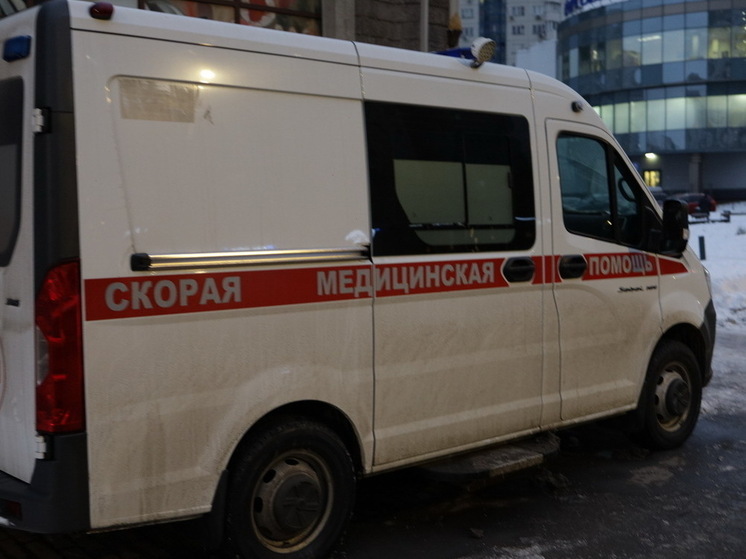 В Екатеринбурге нашли тело мужчины рядом с гимназией